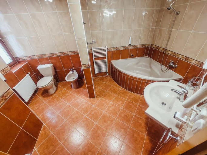 Bathroom 3, YURA hotel Celadna BAZEN A SAUNY ZDARMA, Frýdek-Místek