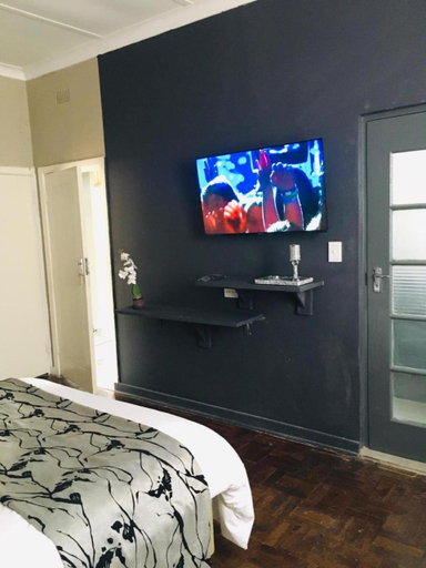 Others 4, Derrick Guest House, City of Johannesburg