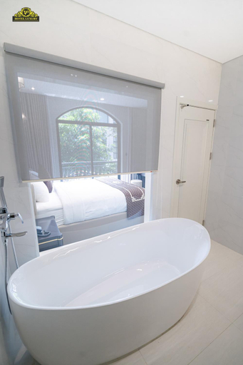 Bathroom 16