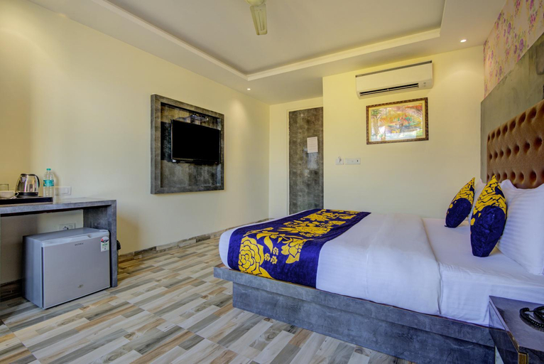 Bedroom 3, Hotel Smart Plaza-Near Delhi Airport, Delhi
