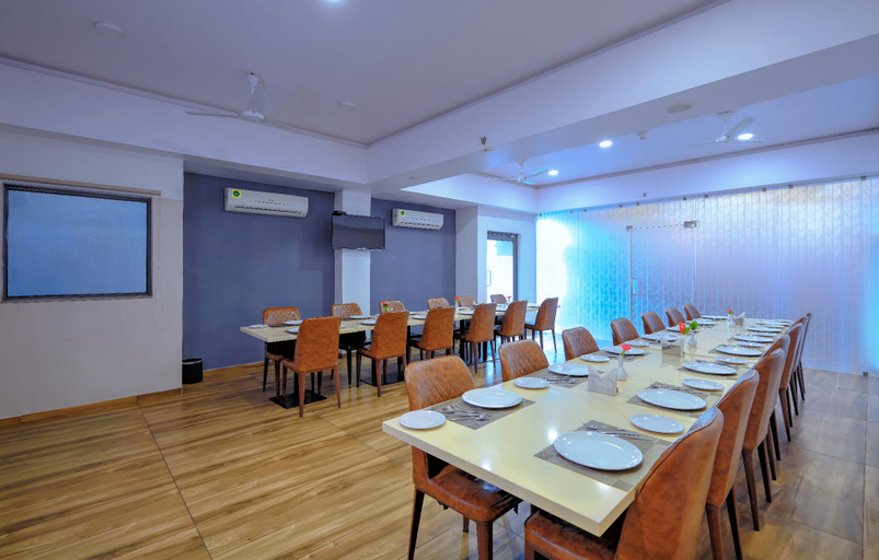 Food & Drinks 2, Treehouse Morina, Ahmadabad