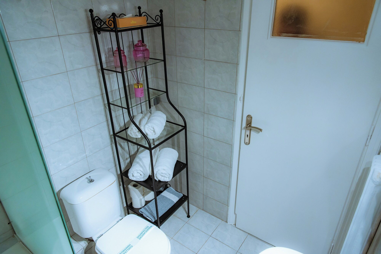 Bathroom 5, Plaka Apartment, Attica