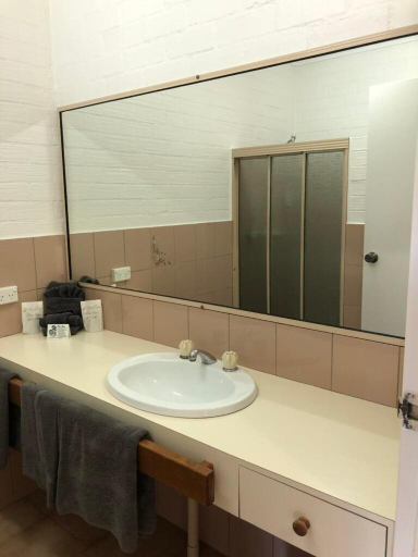 Bathroom 3, Settlement Motor Inn, Deniliquin