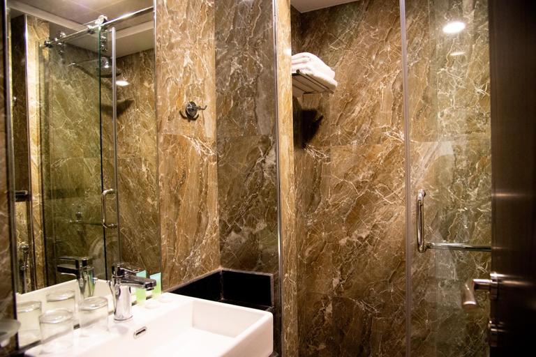 Bathroom 5, Garden City Hotel, Dubai