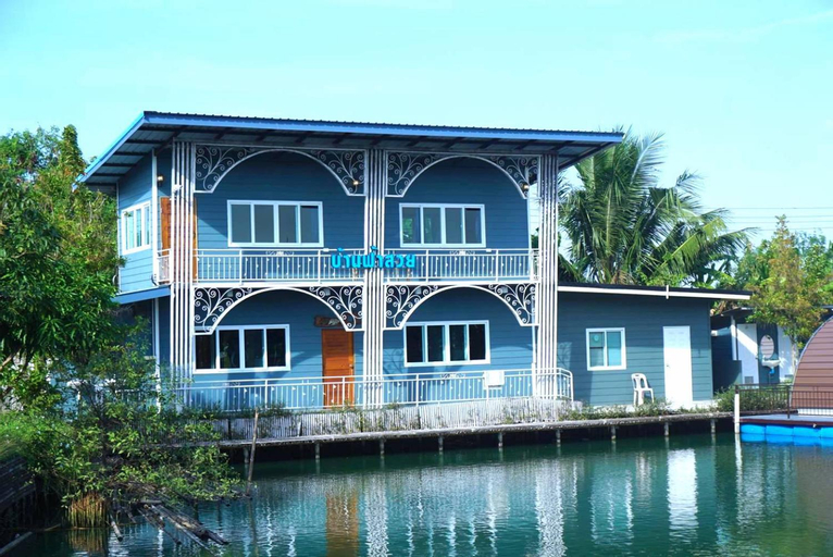 Exterior 5