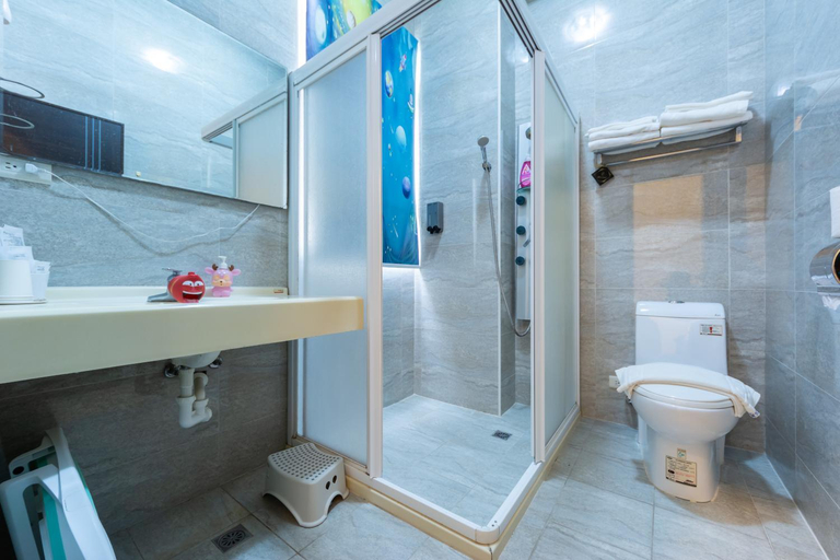 Bathroom 2, 徠七淘親子民宿, Yilan