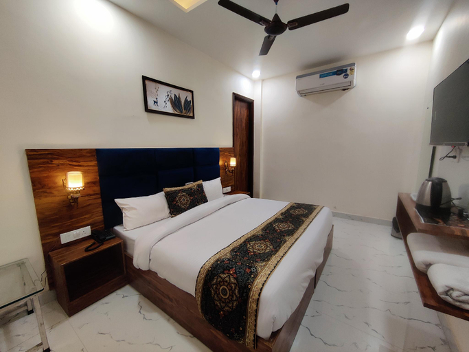 Bedroom, Hotel Holiday First , Amritsar