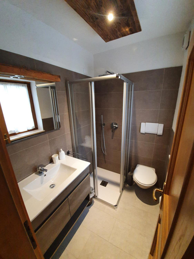 Bathroom 5, Garni Eden Bed and breakfast, Trento