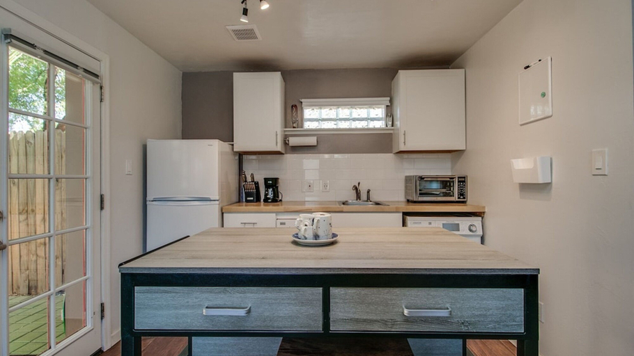 Others 5, Charming Mid Town Guest House W/private Patio!, Maricopa