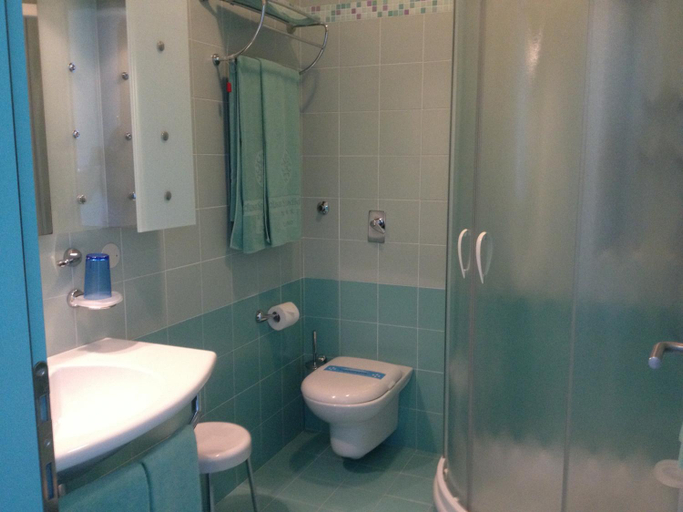 Bathroom 4