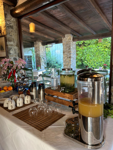 Food & Drinks