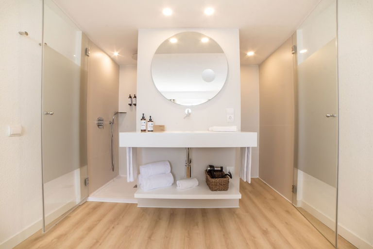 Bathroom 4, Blau Punta Reina Resort, Baleares