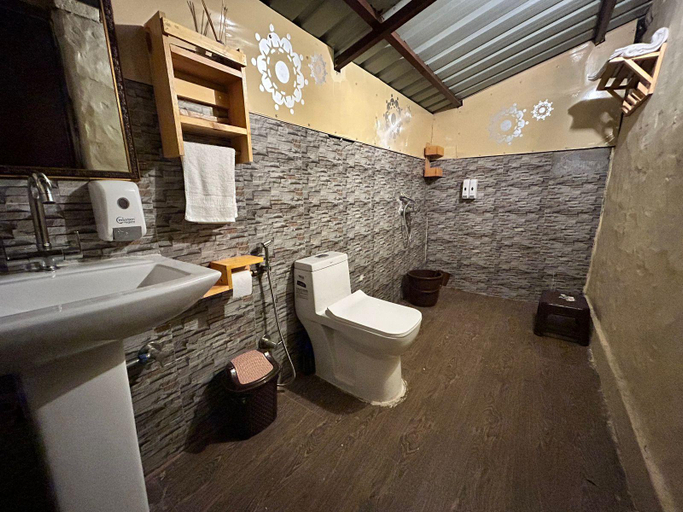 Bathroom 2, Kana Mud Resort, Tehri Garhwal