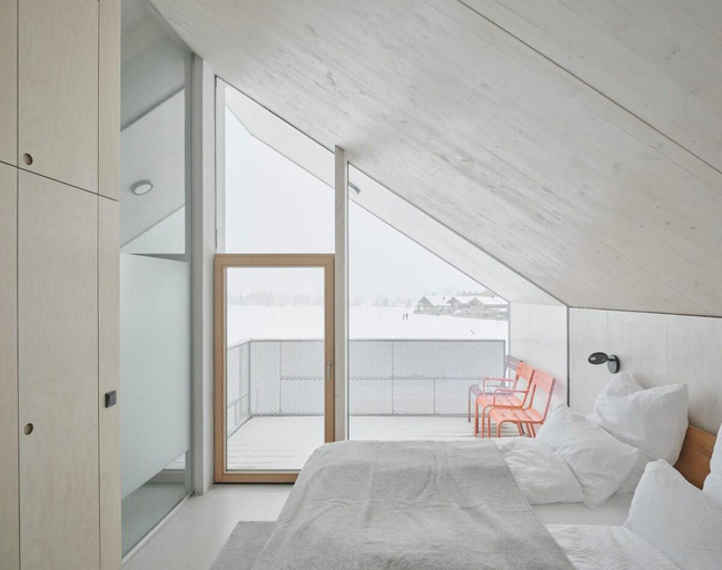 Bedroom 2, Urban Mountain Splitlevel with Lake View, Schwaz