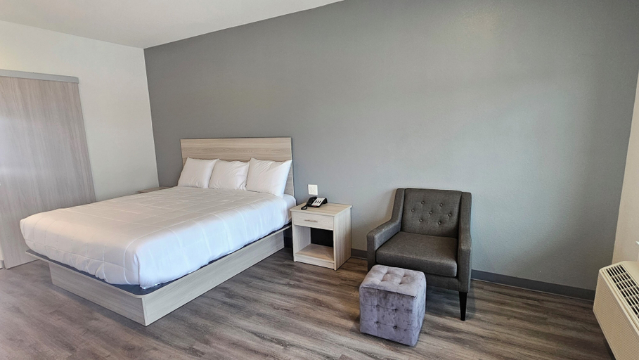 Bedroom 2, Palace Inn Baytown at Harrison St, Houston