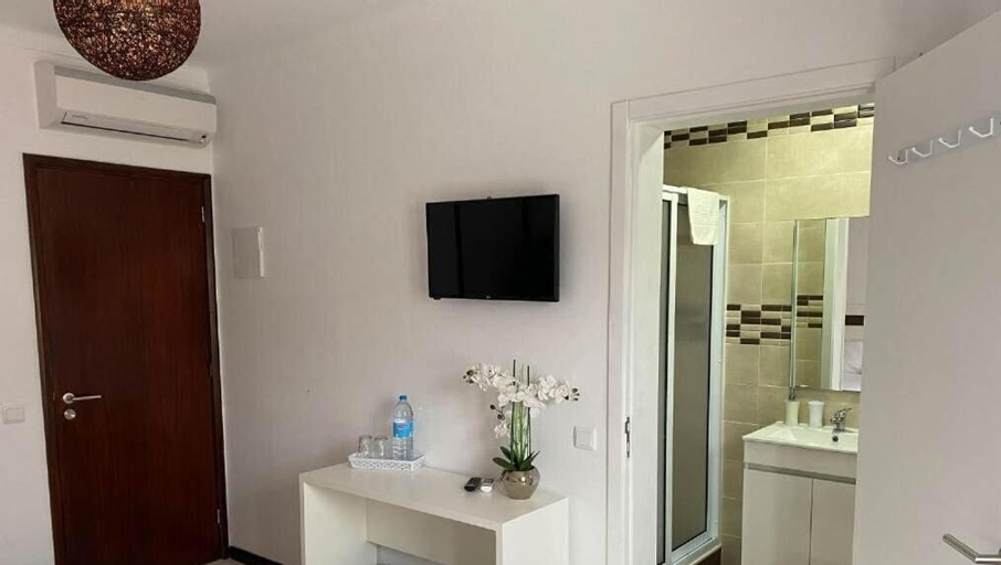 Bedroom 3, The Rock Guest House, Ponta Delgada
