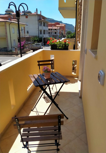 Others 4, Le Camelie camera, Oristano