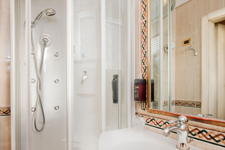 Bathroom 5, Hotel City, Pescara