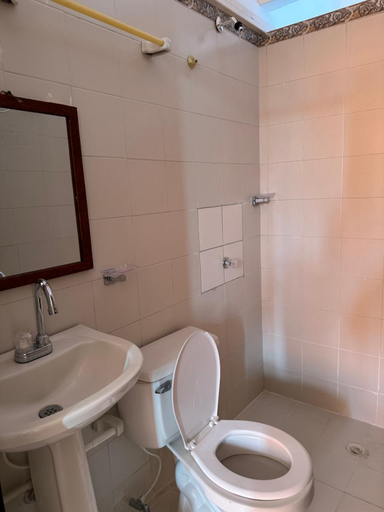 Bathroom 2, Hotel Sandiego, Cimitarra