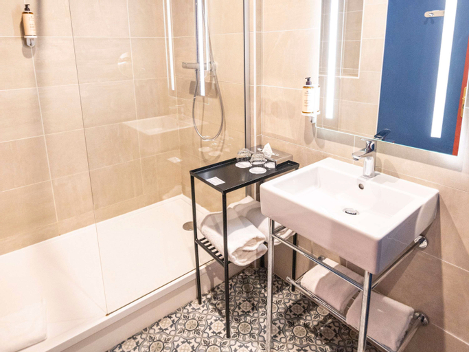 Bathroom 8