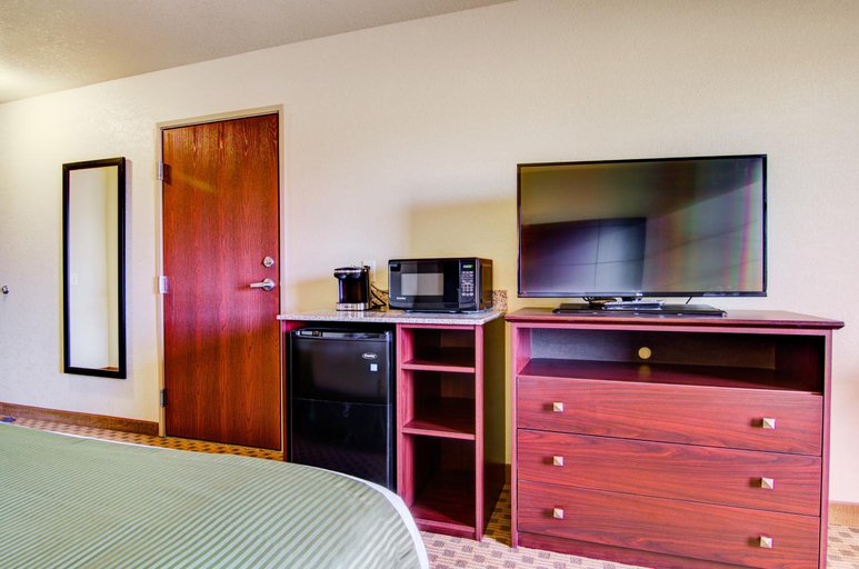 Bedroom 3, Cobblestone Inn - Winterset, Madison