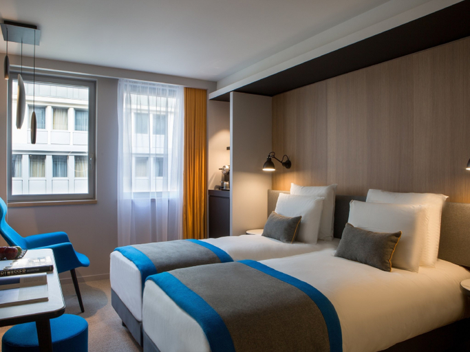 Bedroom 4, Hotel Mercure Paris 17 Batignolles, Paris