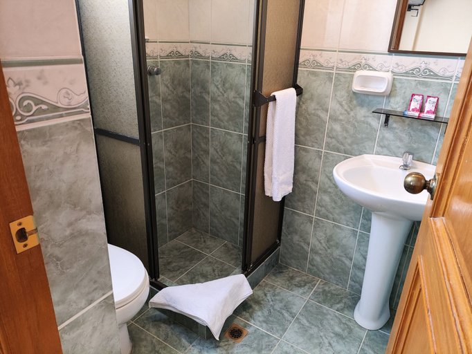 Bathroom 3, Hotel Wendy Mar, Manco Kapac