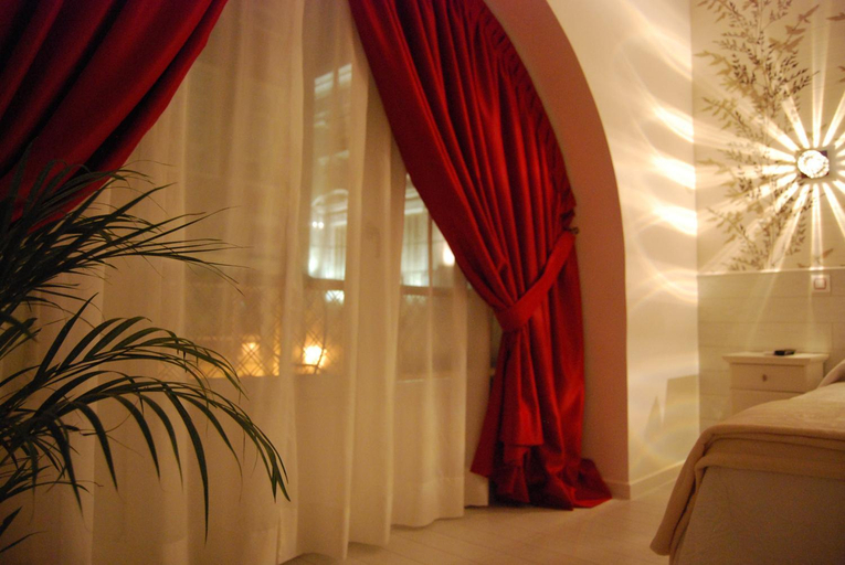 Others 5, Hostal Atelier, Madrid