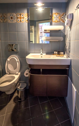Bathroom 3, Archontiko Dilofo, Epirus
