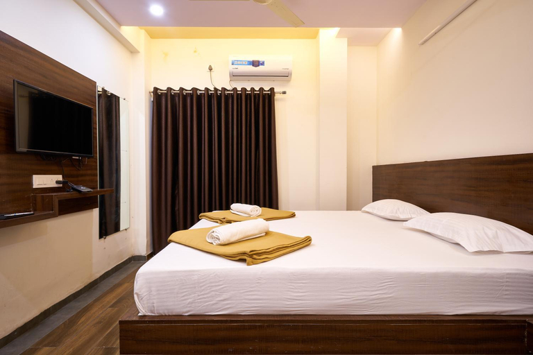 Bedroom 2, Hotel Ranjan Deluxe, Kolhapur