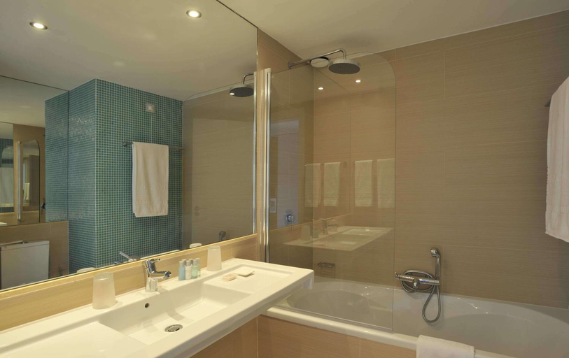 Bathroom, Pestana Dom Joao II & Beach Resort Hotel, Portimão