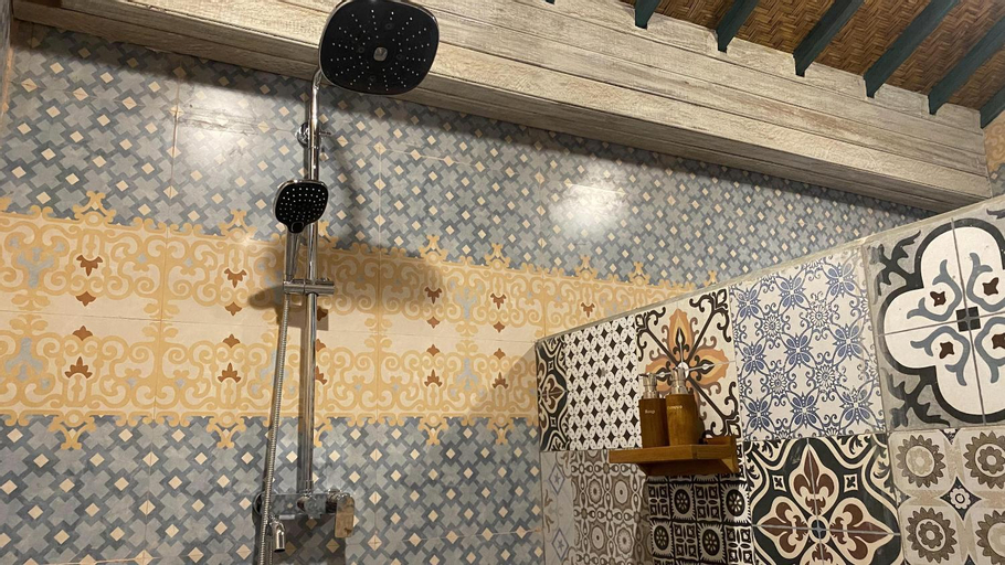 Bathroom 17