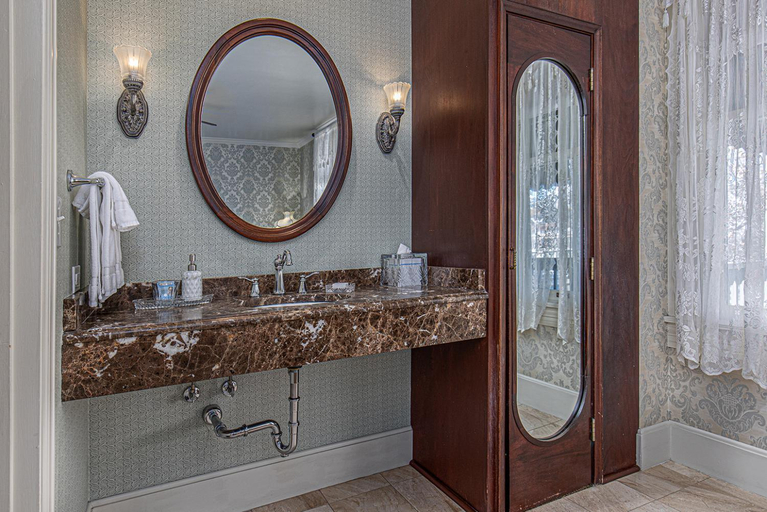 Bathroom 4, General Palmer Hotel, La Plata