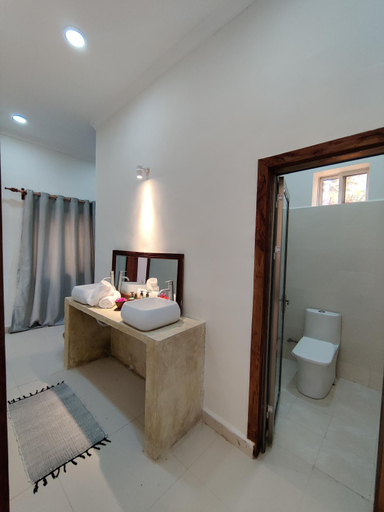 Bedroom 2, Frangipwani, Kusini