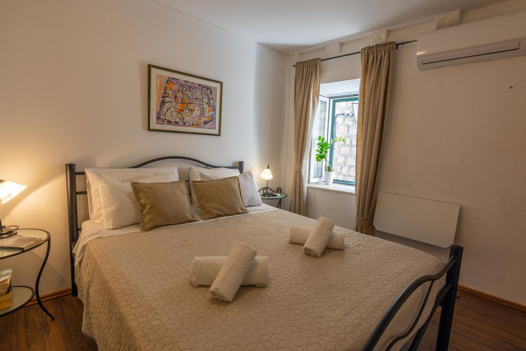 Bedroom, Katarina Old town, Dubrovnik