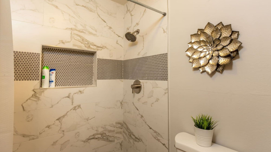 Bathroom 4, Ultra Modern Old Town Scottsdale 3 Bedroom!, Maricopa