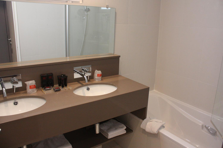 Bathroom 5, Hôtel Chambellan Morgane, Paris