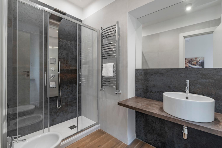 Bathroom 2, Leo's Colosseum - Private Apartments, Rome