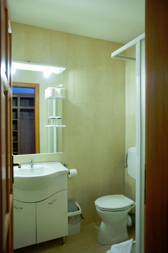 Bathroom 2, Lobogo Resort, Vlahita