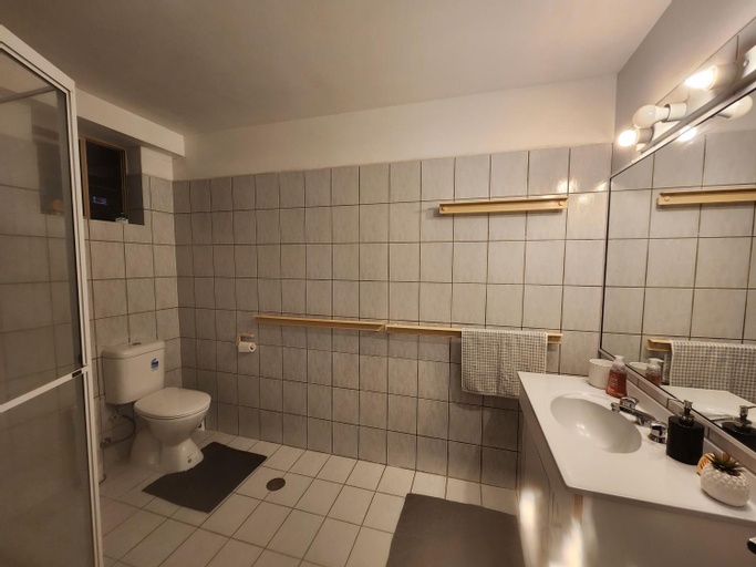 Self Contained Guesthouse for 7ppl, w Pool, Gold Coast