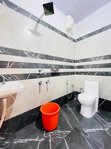 Bathroom 3, Riverrootsstays, Kollam