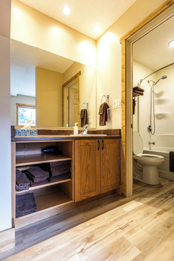 Bathroom 4, Jasper Gates Resort and RV, Division No. 14