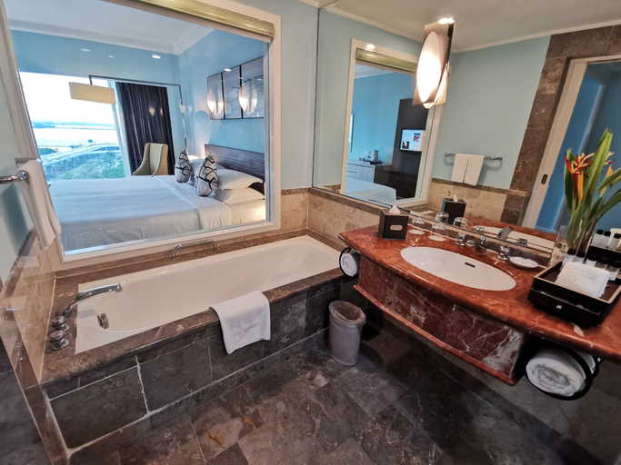 Bathroom 5, Thistle Hotel Johor Bahru, Johor Bahru