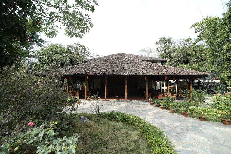 Exterior & Views
