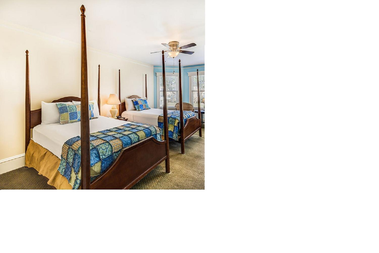 Bedroom 3, Lakeside Inn, Lake