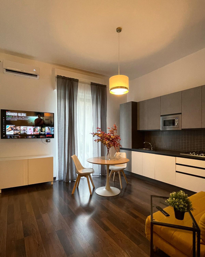 Others 3, Residence Petrone, Foggia