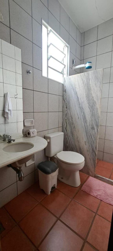 Bathroom 3, Pousada Economic Pitangui, Pitangui