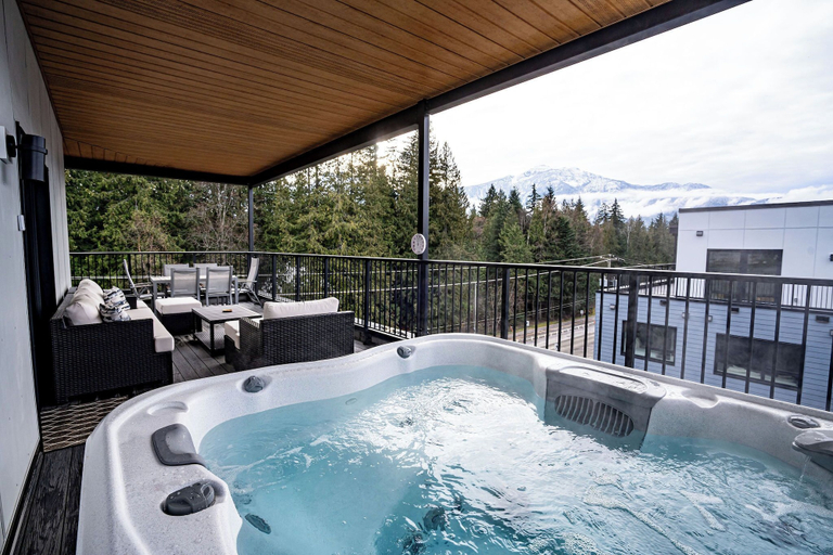 Sport & Beauty 3, Alpine Retreat by Revelstoke Vacations, Columbia-Shuswap