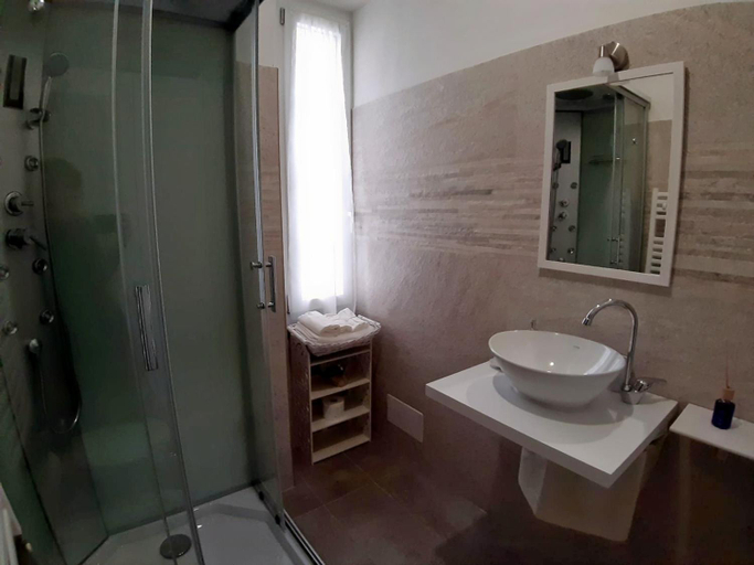 Bathroom 13