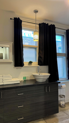 Bathroom 5, E-Hotel des Grisons - Par Aneyro, Communauté-Urbaine-de-Québec